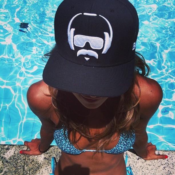 Paula Morais exibe boa forma à beira da piscina (Foto: Reprodução/Instagram)