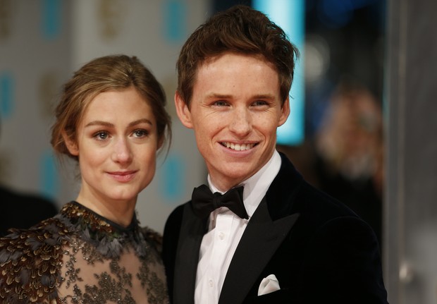 Eddie Redmayne e a mulher no BAFTA (Foto: AFP)