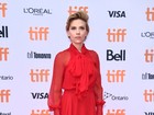 Scarlett Johansson e mais esbanjam estilo em festival de cinema