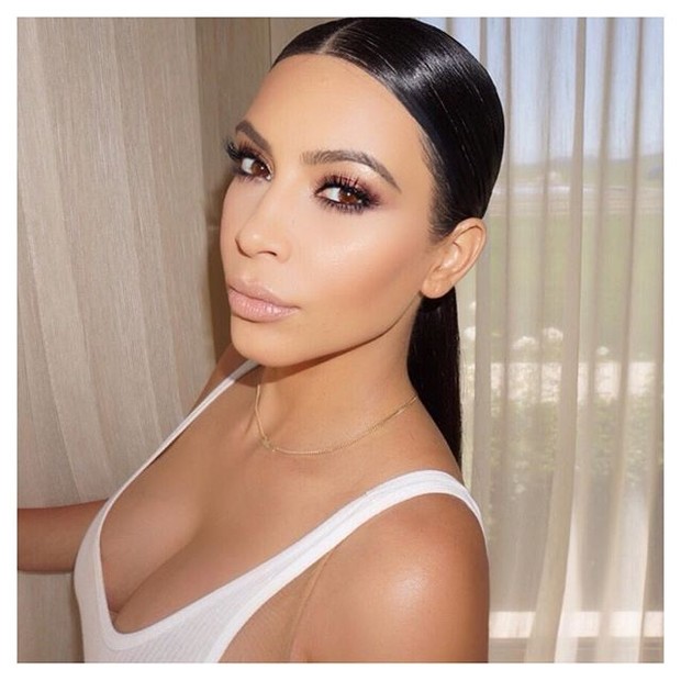 Kim Kardashian posa decotada para selfie (Foto: Instagram/ Reprodução)