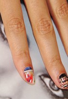 Beyoncé mostra suas unhas com inspiração em Jean-Michel Basquiat 