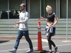 Firme e forte: Miley Cyrus passeia com o namorado, Patrick Schwarzenegger