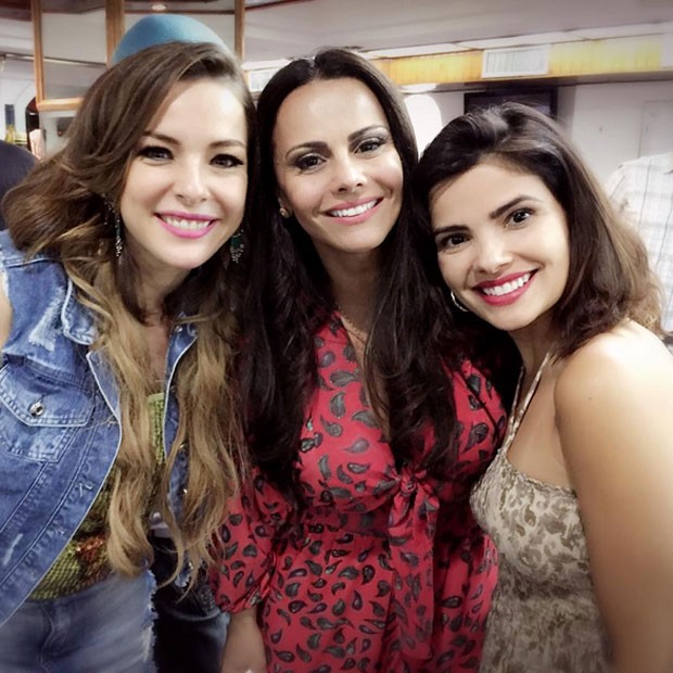 Regiane Alves, Viviane Araújo e Vanessa Giácomo rodam filme no Rio (Foto: Instagram/ Reprodução)
