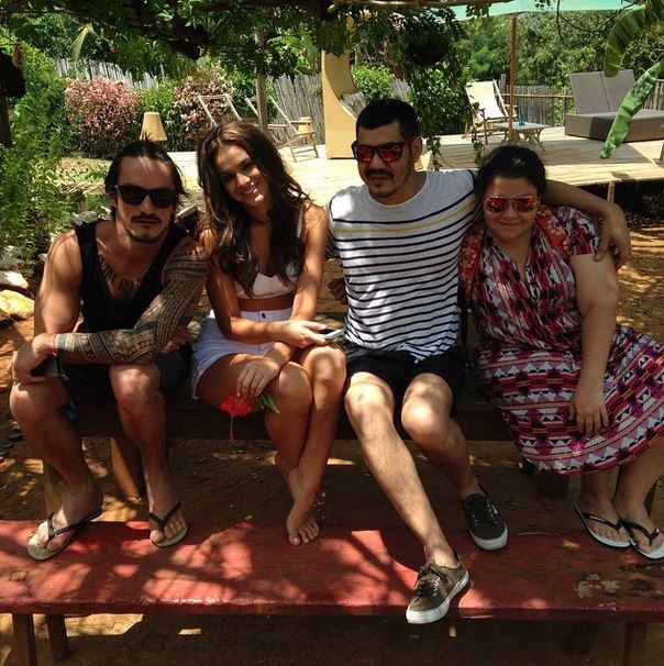 Bruna Marquezine e amigos em Noronha (Foto: Instagram / Reprodução)