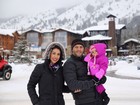 Bella Falconi tira férias em família e curte passeios na neve: 'Mágico'