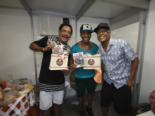 Compadre Washington e Beto Jamaica com Márcio Victor em show em Salvador, na Bahia (Foto: João Victor Castro/ Divulgação)