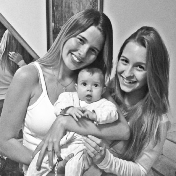 Carla Diaz visitando filha de Debby Lagranha, Duda (Foto: Instagram / Reprodução)