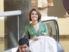 Sem o namorado, Sophie Charlotte faz compras em shopping carioca