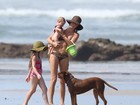 Gisele Bündchen curte praia com a filha na Costa Rica