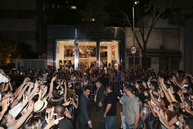 Entrada da loja em que Adam Levine estava (Foto: Manuela Scarpa e Rafael Cusato/Brazil News)