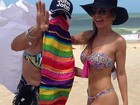 Cacau curte praia de biquininho e faz graça com amiga em Fortaleza