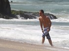 Músicos da Emblem3 curtem praia no Rio