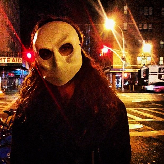 Débora Nascimento posa mascarada nos Estados Unidos (Foto: Instagram/ Reprodução)