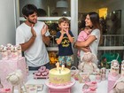 Felipe Simas e Mariana Uhlman comemoram um mês de vida da filha