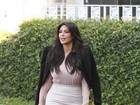 Grávida, Kim Kardashian aparece com mancha branca na perna