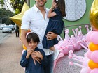 Kaká aparece com os filhos pela primeira vez após separação