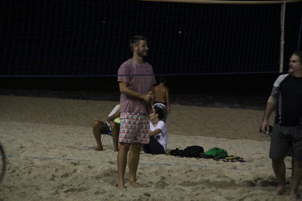 Rodrigo Hilbert Joga vôlei na praia do Leblon (Foto: Rodrigo dos Anjos / AgNews)