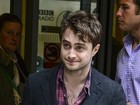 Daniel Radcliffe surge abatido para entrevista em Londres