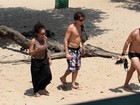Felipe Dylon e Aparecida Petrowky curtem praia em Manaus