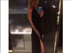 Bar Refaeli posta foto com vestido decotado