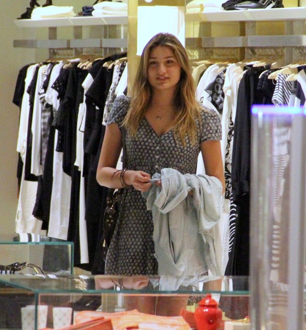 Sasha no shopping (Foto: Marcus Pavão / AgNews)