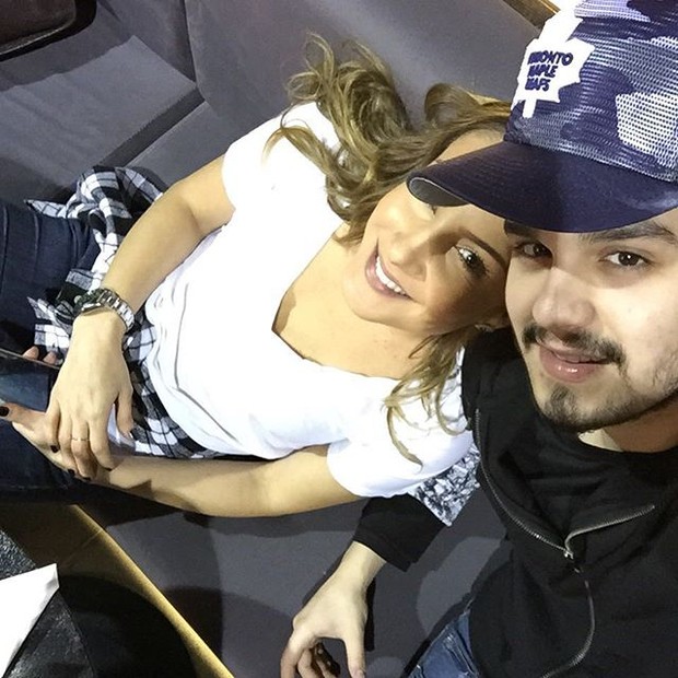 Claudia Leitte e Luan Santana em aeroporto (Foto: Instagram/ Reprodução)