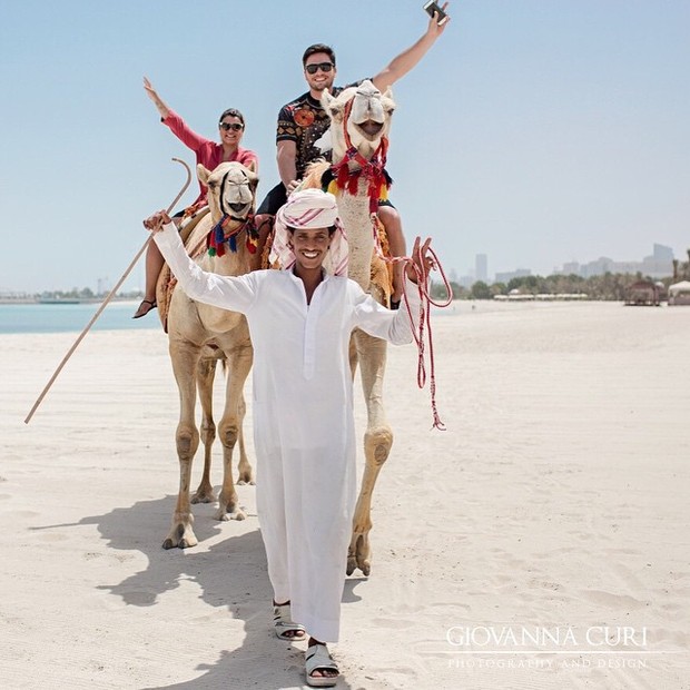 Preta Gil e Rodrigo Godoy andam de camelo na lua de mel (Foto: Instagram)