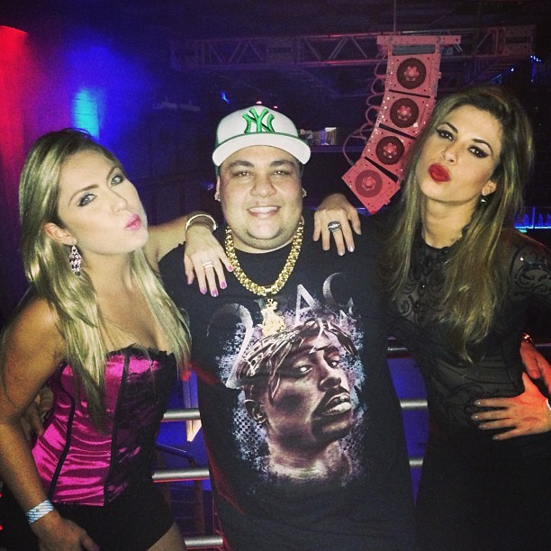 Ex-BBBs Renatinha e Cacau com DJ Baba Funk em boate em Campinas, São Paulo (Foto: Instagram/ Reprodução)