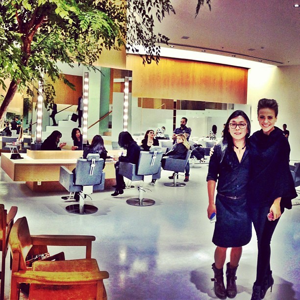 Juliana Silveira com Celso Kamura em salão no Rio (Foto: Instagram/ Reprodução)