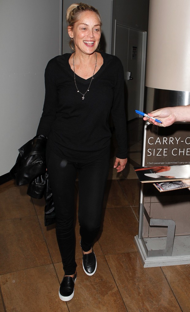 X17 - Sharon Stone sem maquiagem (Foto: X17/Agência)