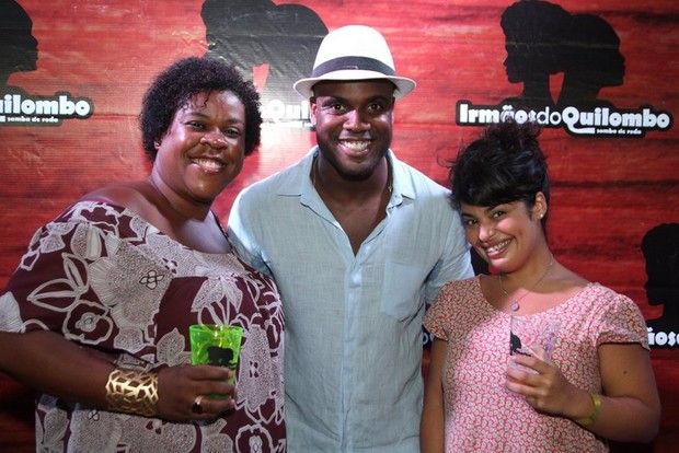 Cacau Protásio e Rafael Zulu com amiga em show em Niterói, no Rio (Foto: Anderson Borde/ Ag. News)