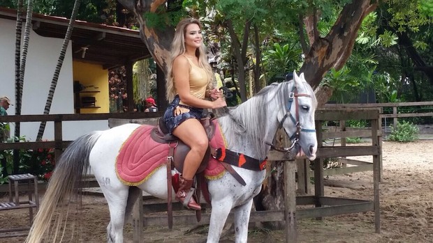Geisy Arruda posa em Fortaleza para a marca Doce Pirulito (Foto: Divulgação)