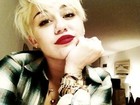 Miley Cyrus rebate críticas sobre cabelo com declaração polêmica