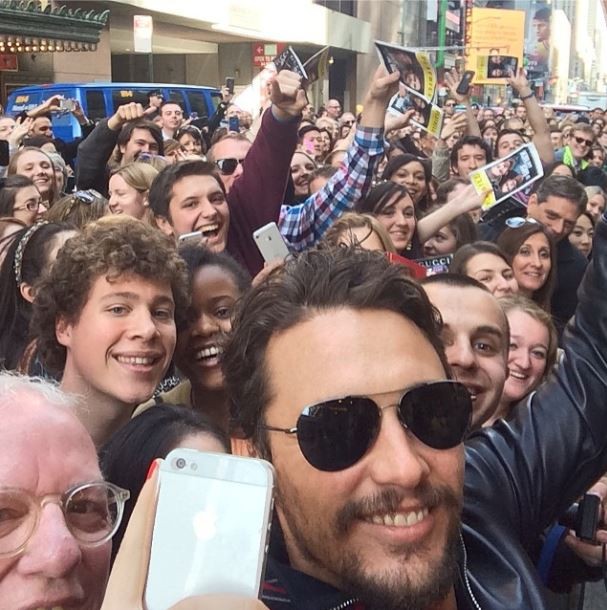 James Franco com fãs (Foto: Reprodução_Instagram)