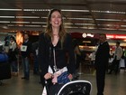 Luciana Gimenez desembarca no Brasil com filho caçula