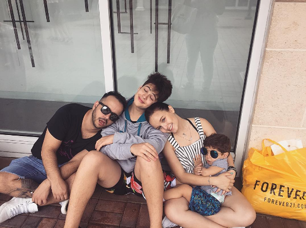 Larissa Manoela e João Guilherme com amigos durante dia de compras em Orlando (Foto: Reprodução / Instagram)