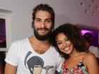 Sheron Menezzes curte a noite carioca com o namorado