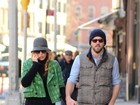 Blake Lively e Ryan Reynolds passeiam de mãos dadas em NY