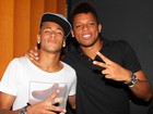 Neymar estica a noite e termina a madrugada no show de Buchecha