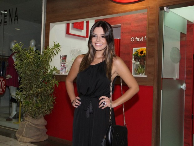 Giovanna Lancellotti em inauguração de restaurante na Zona Oeste do Rio (Foto: Thyago Andrade/ Foto Rio News)