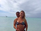 Romário posa com nova namorada 29 anos mais nova em Aruba