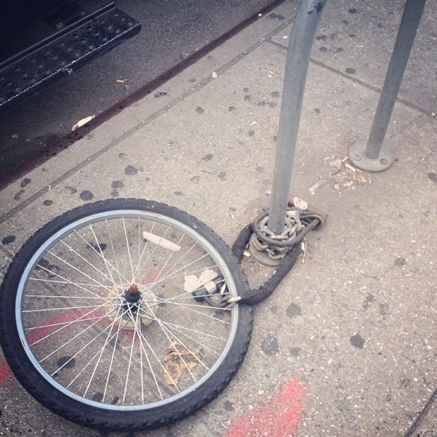 O que sobrou da bicicleta de Victoria Beckham (Foto: Reprodução/Instagram)