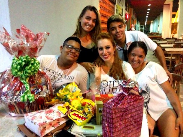Aline Dahlen encontra fãs no Rio (Foto: Divulgação / Bruno Rocha)