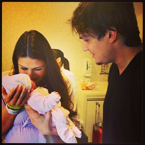 Nathalia Guimarães e Leandro com uma das filhas (Foto: Instagram / Reprodução)
