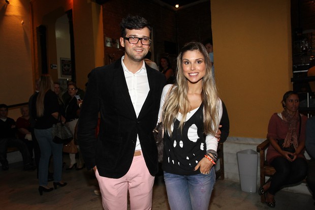 Fernando Justin e Flávia Viana na pré-estreia da peça "Pirou!?" (Foto: Manuela Scarpa / Foto Rio News)