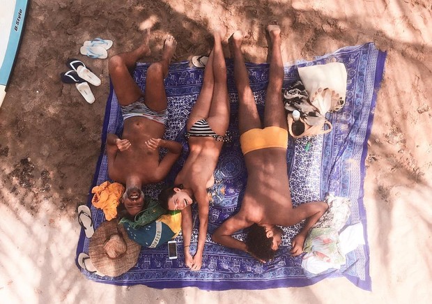 Bruna Linzmeyer e amigos (Foto: Reprodução / Instagram)