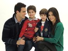 Carlos Casagrande posa com a família para campanha
