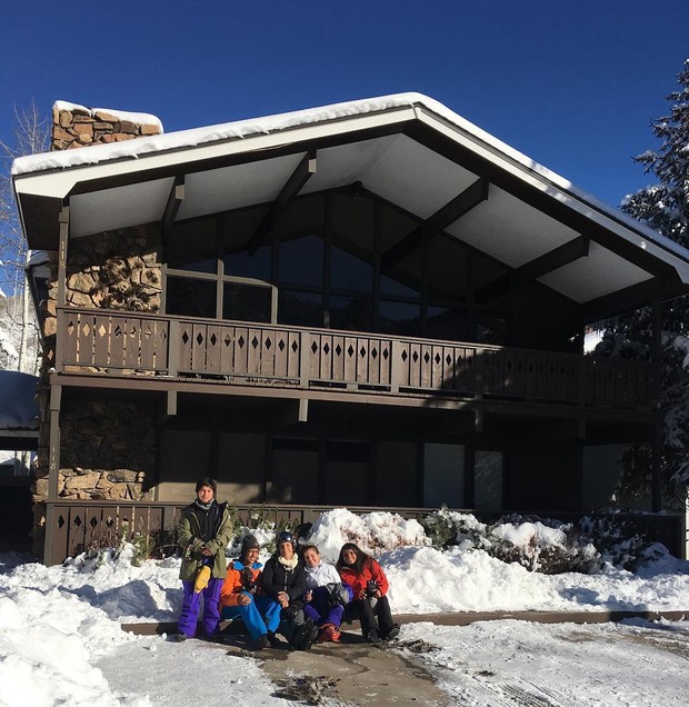 Ivete Sanagalo curte temporada de festas de fim de ano com família em Aspen, no Colorado, nos EUA. Diária é de R$8,3 mil (Foto: Reprodução)
