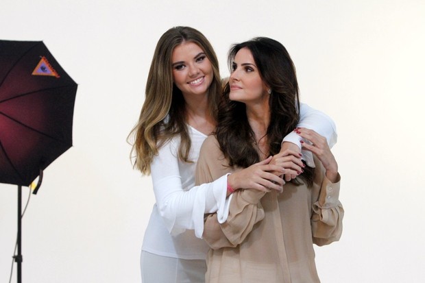 Lisandra Souto e a filha Yasmim em campanha de beleza para marca de cosméticos (Foto: Marcos Ferreira/Brazil News)