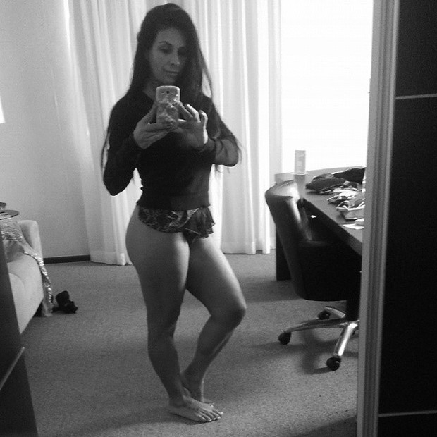 Solange Gomes posa com pouca roupa (Foto: Instagram/ Reprodução)